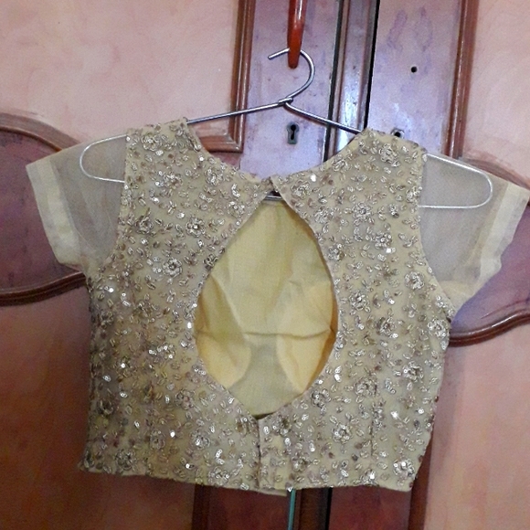 Golden blouse - Picture 3 of 3